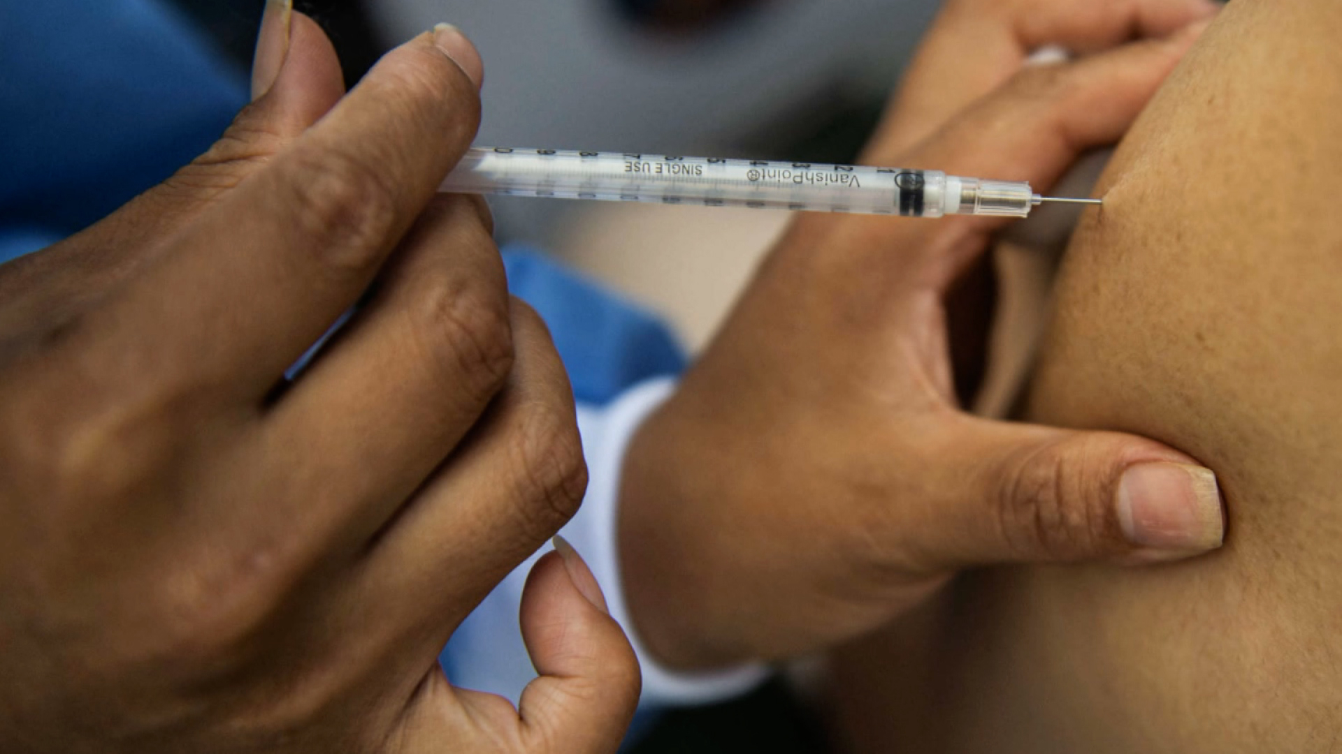 "Vacunagate": investigan en Perú a 101 funcionarios y sus invitados que recibieron la vacuna de manera irregular | Video